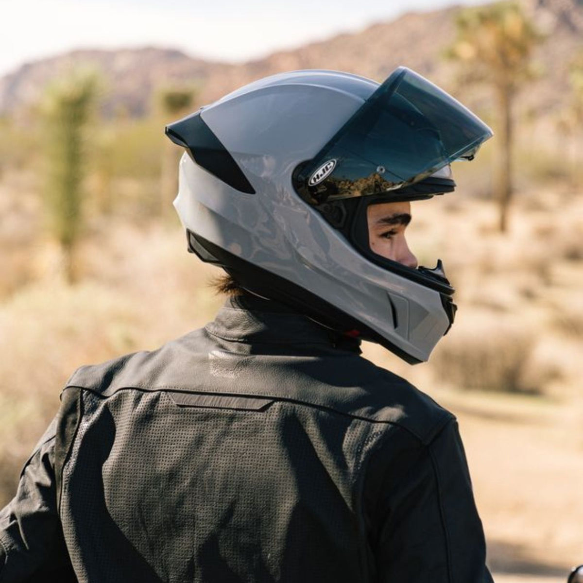 HJC i11 Solid Full Face Motorcycle Helmet