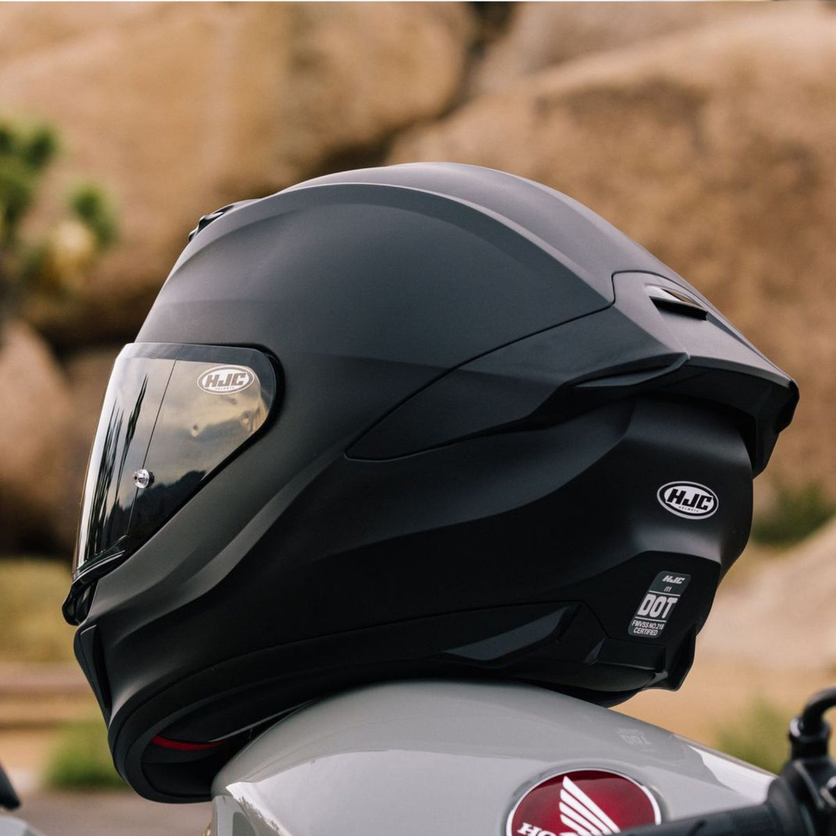 HJC i11 Solid Full Face Motorcycle Helmet